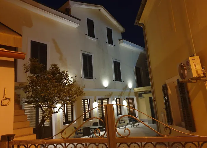 Kotor Center W