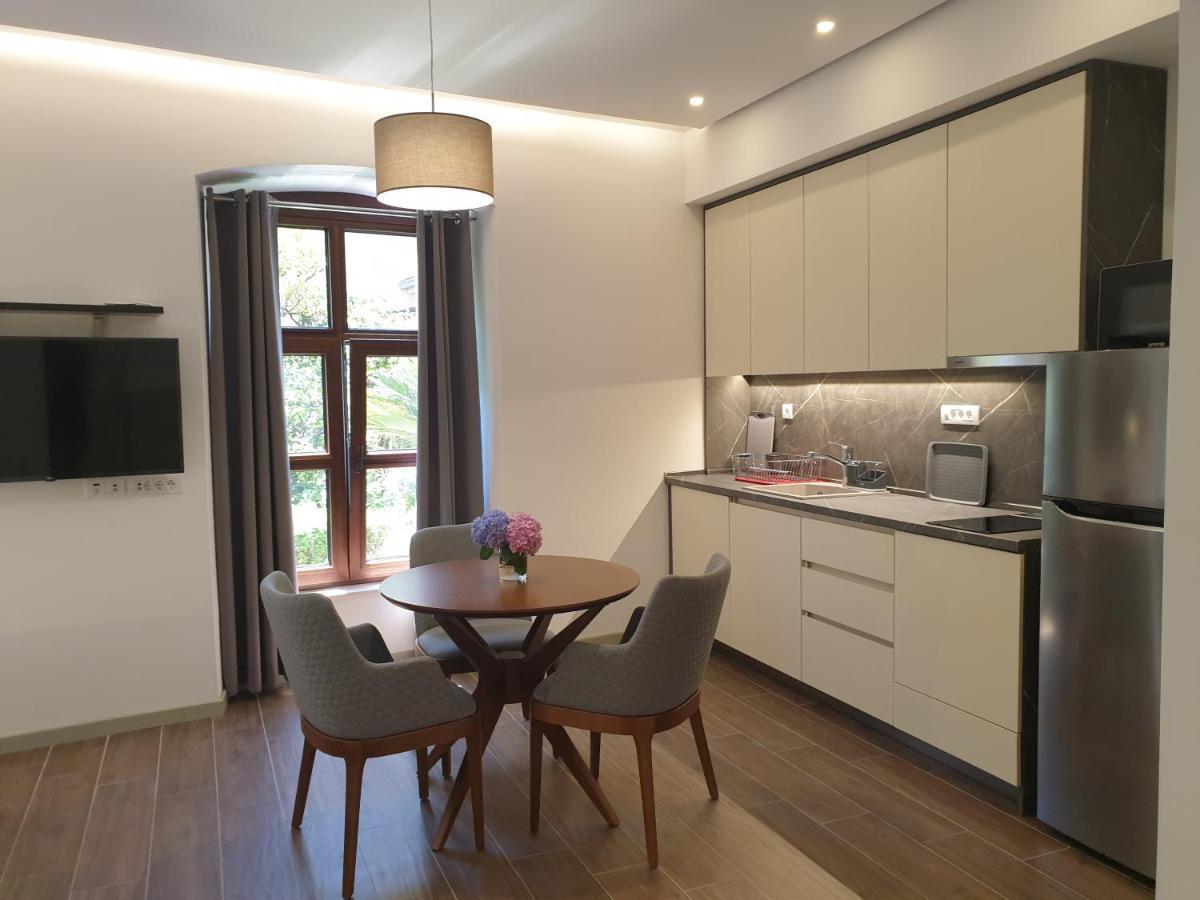 Center W Apartment