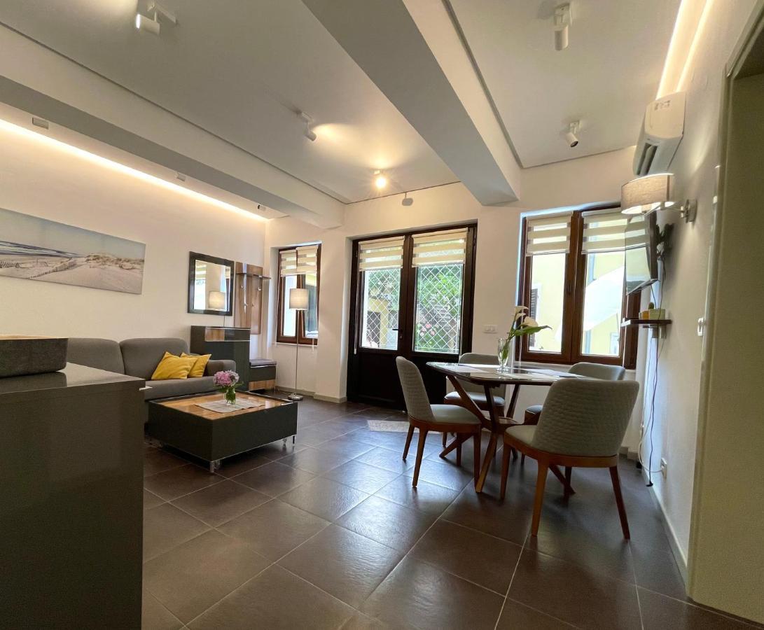 Center W Apartment